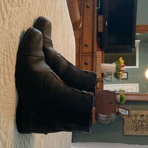 Youth Ariat paddock boots size 4 Black